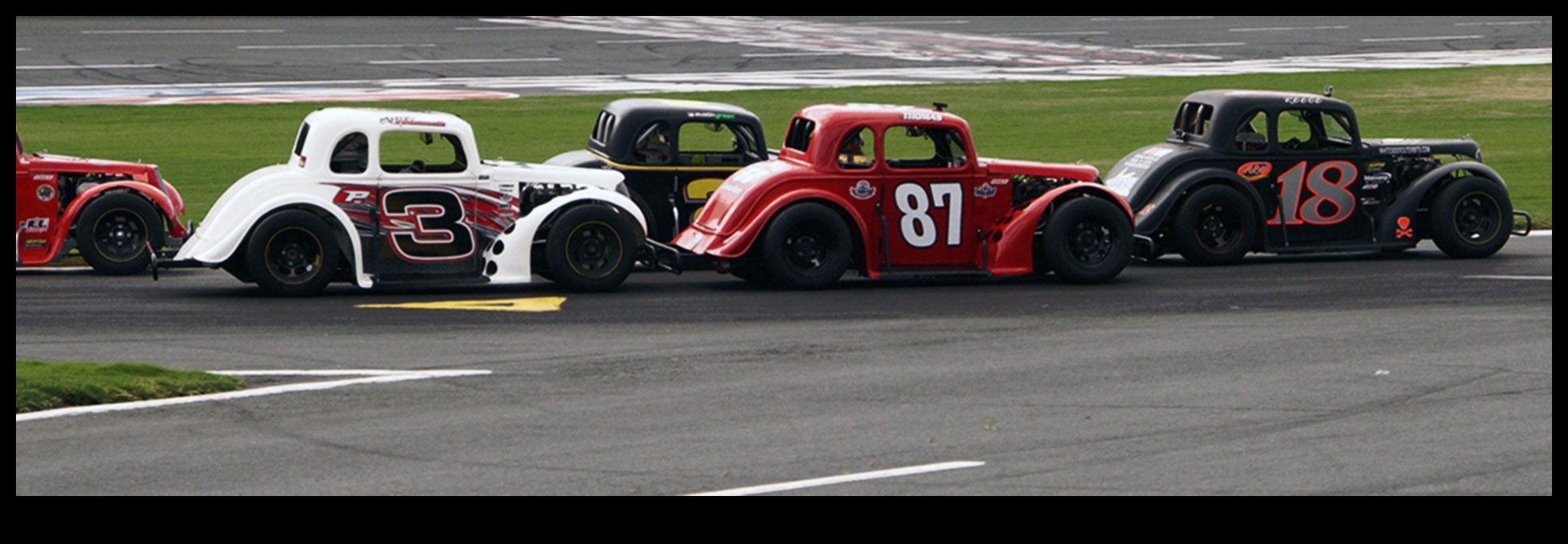 Racing Royalty: Mașini legendare care au condus pista