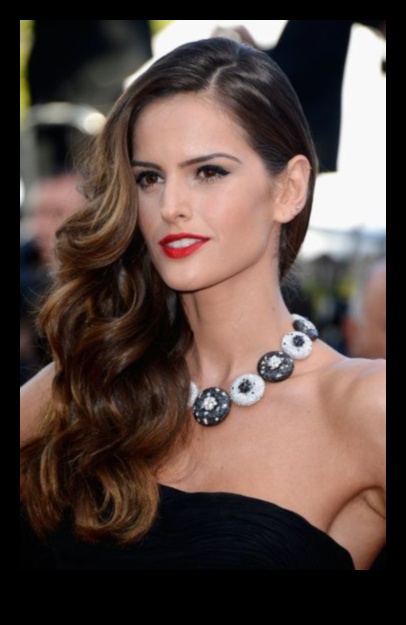 Covorul Roșu Stralucire Continuare: Idei de păr de petrecere inspirate de Hollywood