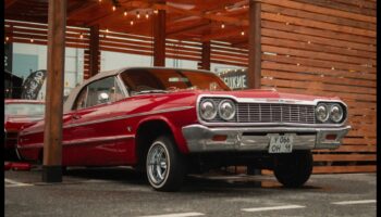 Drumuri mai puțin parcurse: vehicule de epocă și căutarea autenticității